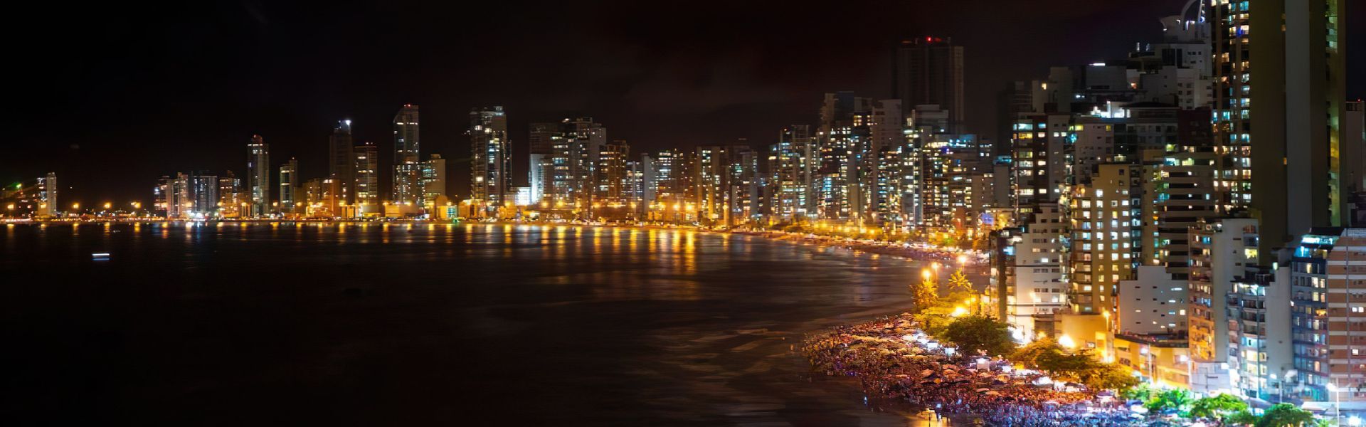 BC By Night - City tour noturno com jantar frente mar - Saindo dos hotéis de Balneário Camboriú