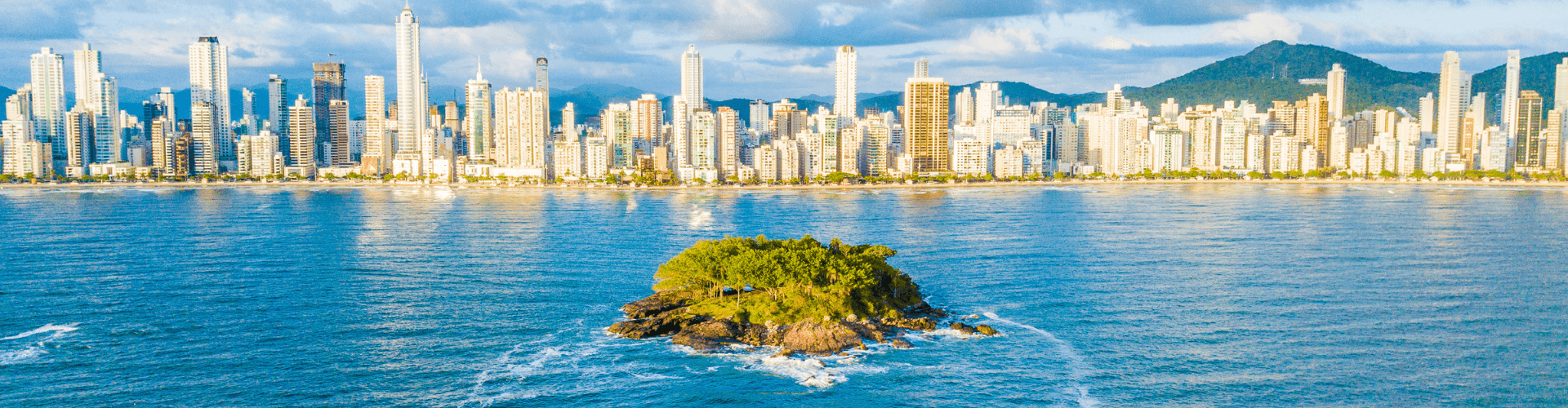BC PASS SABORES & ATITUDES: Traslado a Barra Sul + Ingressos: Unipraias, Oceanic Aquarium, Summit + Almoço na Praia de Laranjeiras e Jantar O Pharol - Saindo dos hotéis de Balneário Camboriú